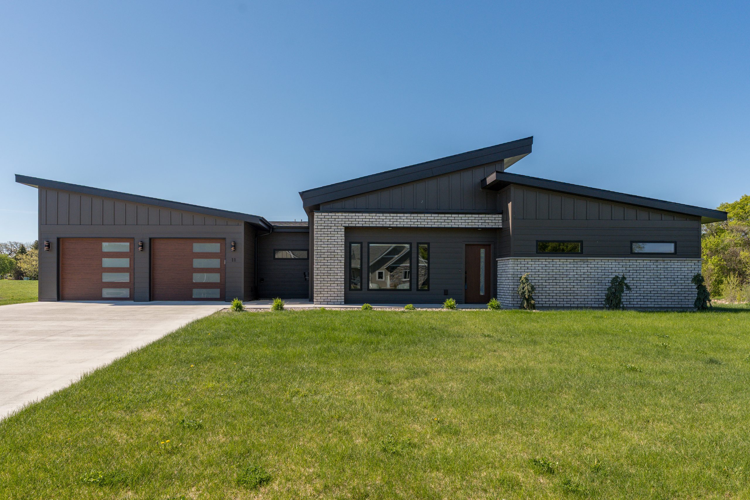 Mid-Century Influence Meets Modern Living